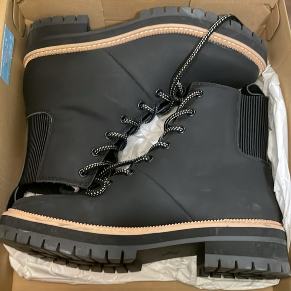 TOMS Lace-Up Boot - Picture 4 of 6